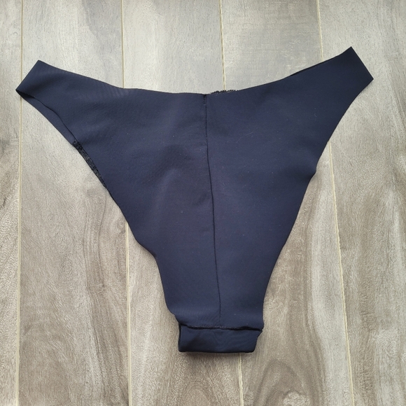 3/30$ La Senza cheeky panty - Picture 2 of 3